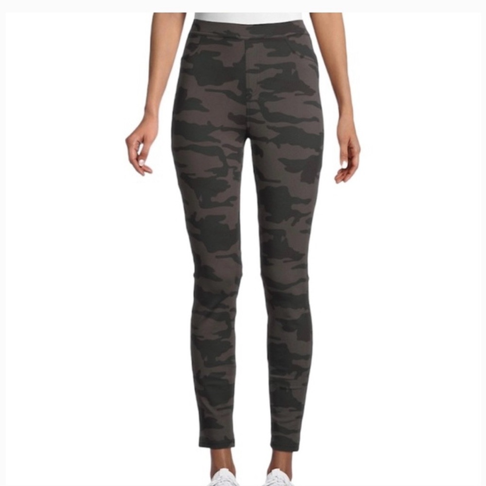 Women's Camouflage Pant Style Leggings by Sanctuary, Size L